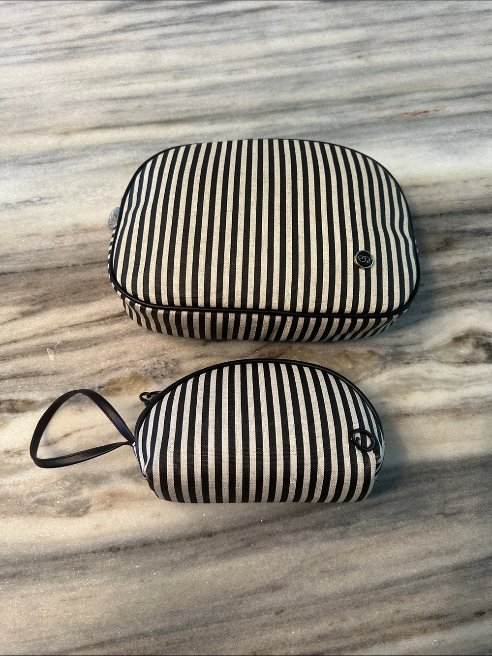 Vintage Oscar de la Renta travel cosmetic bag set